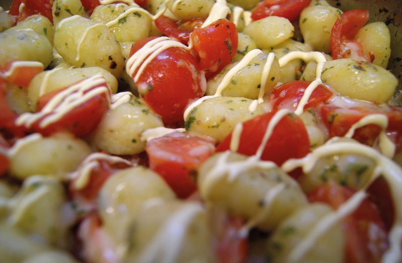 Gnocchi mit hausgemachtem Pesto und Kirschtomaten
